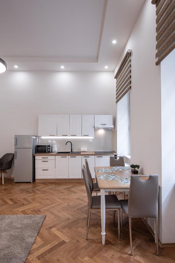 Apartment Dlazdena