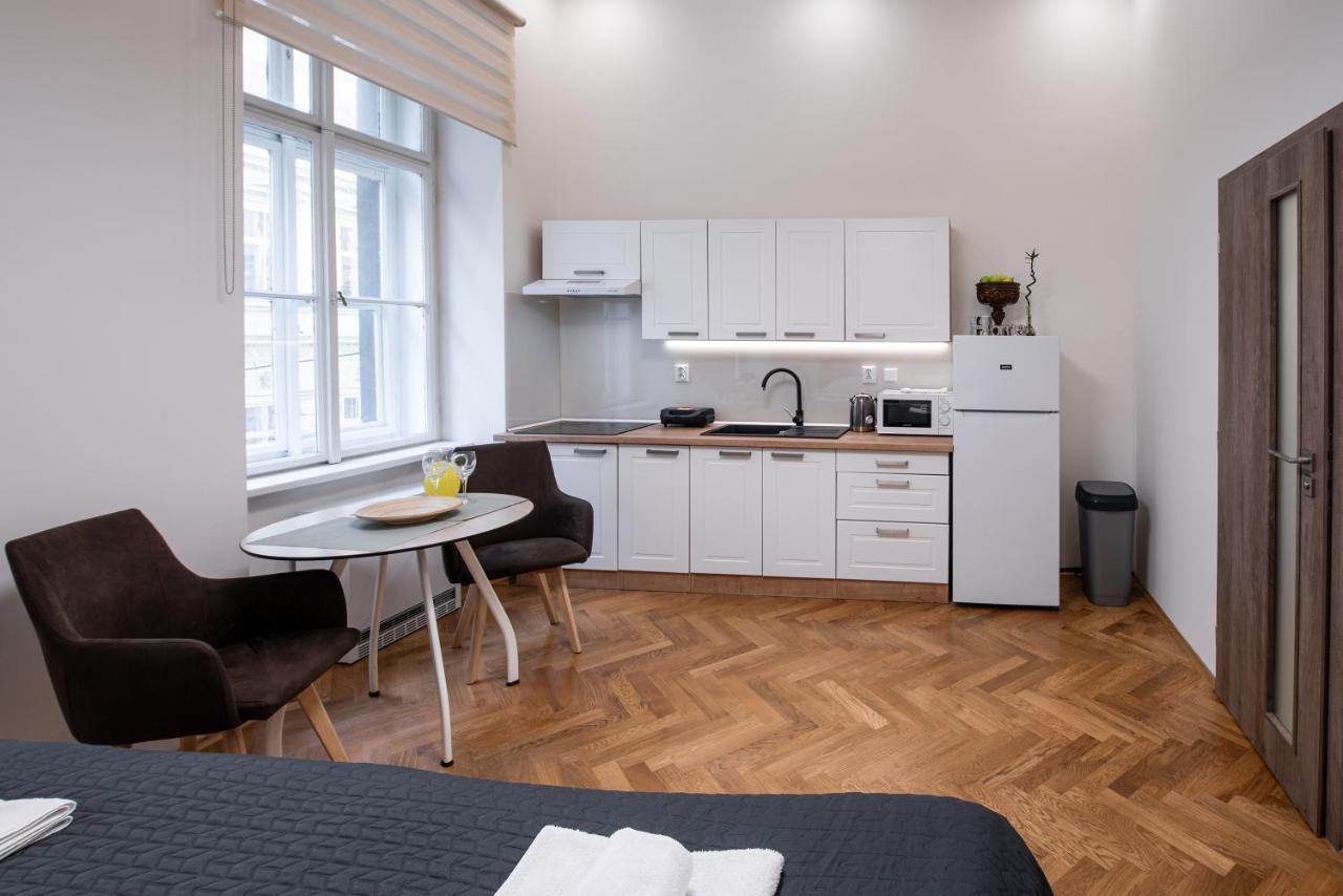 Apartment Dlazdena