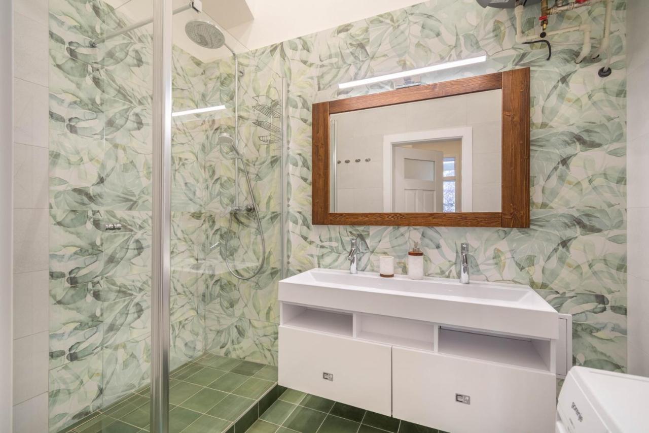 Apartment Dlazdena