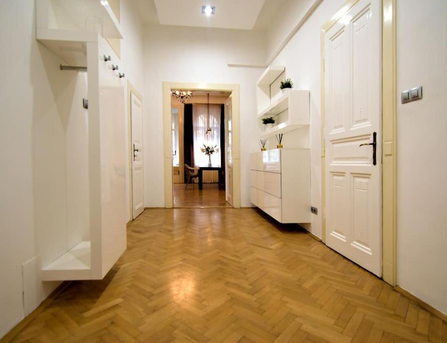 Elite Residences - Parizska Street 150 M2 Prag