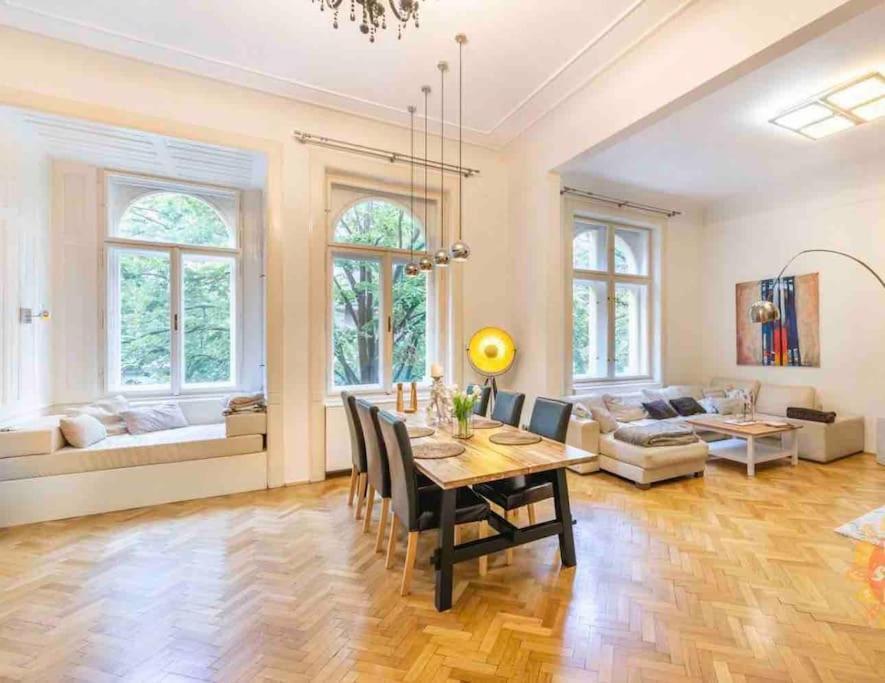 Elite Residences - Parizska Street 150 M2