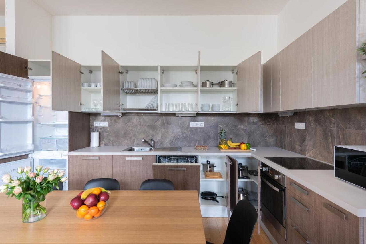 Spacious Near The River * Prag