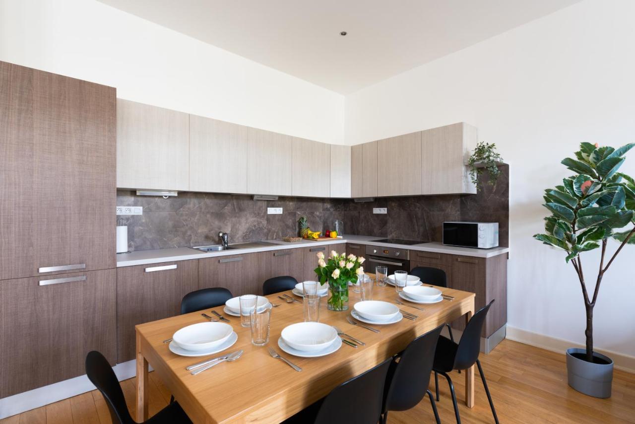 Spacious Near The River