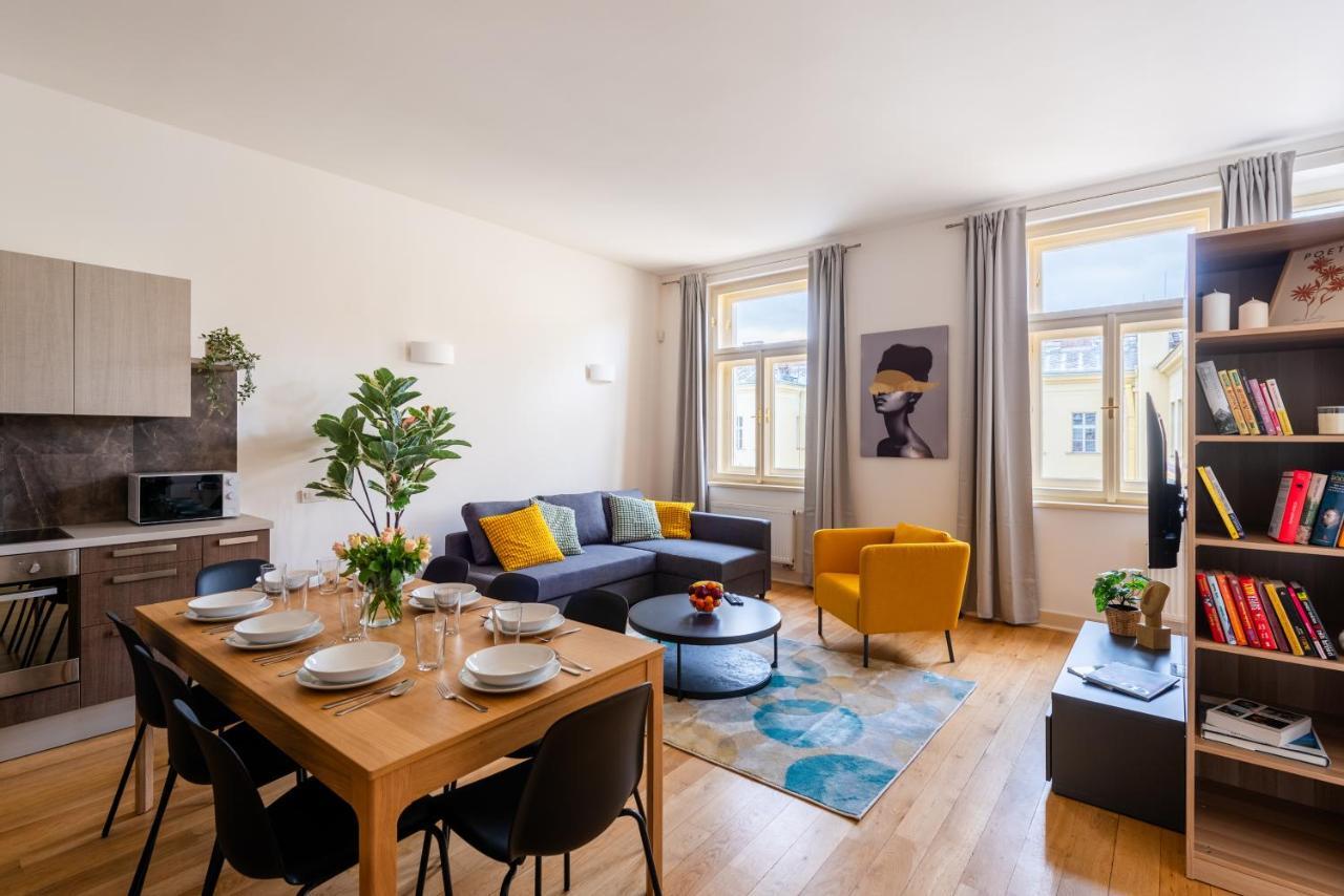 Spacious Near The River Prag