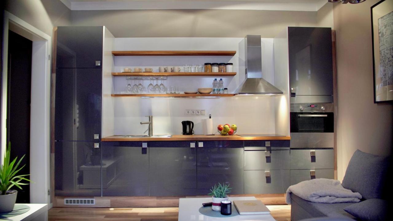 Luxury Beautiful Spacious In Perfect Location Lägenhet *