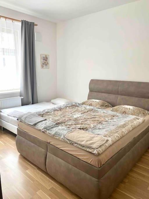 Lägenhet Spacious 2br 6min From Castle! Prag