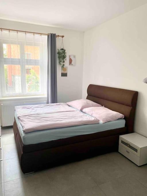Spacious 2br 6min From Castle! Lägenhet *