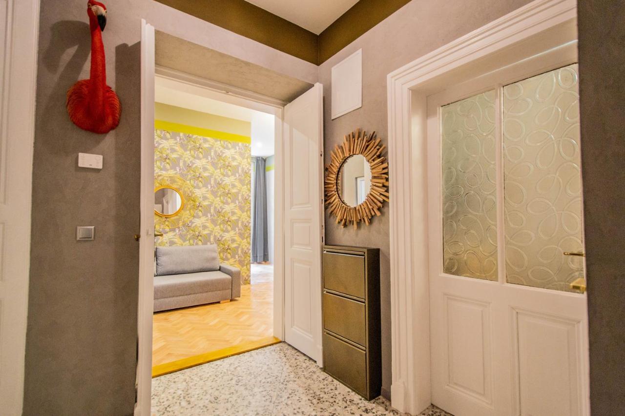 Apartment 3bdr Oasis In The Heart Of *