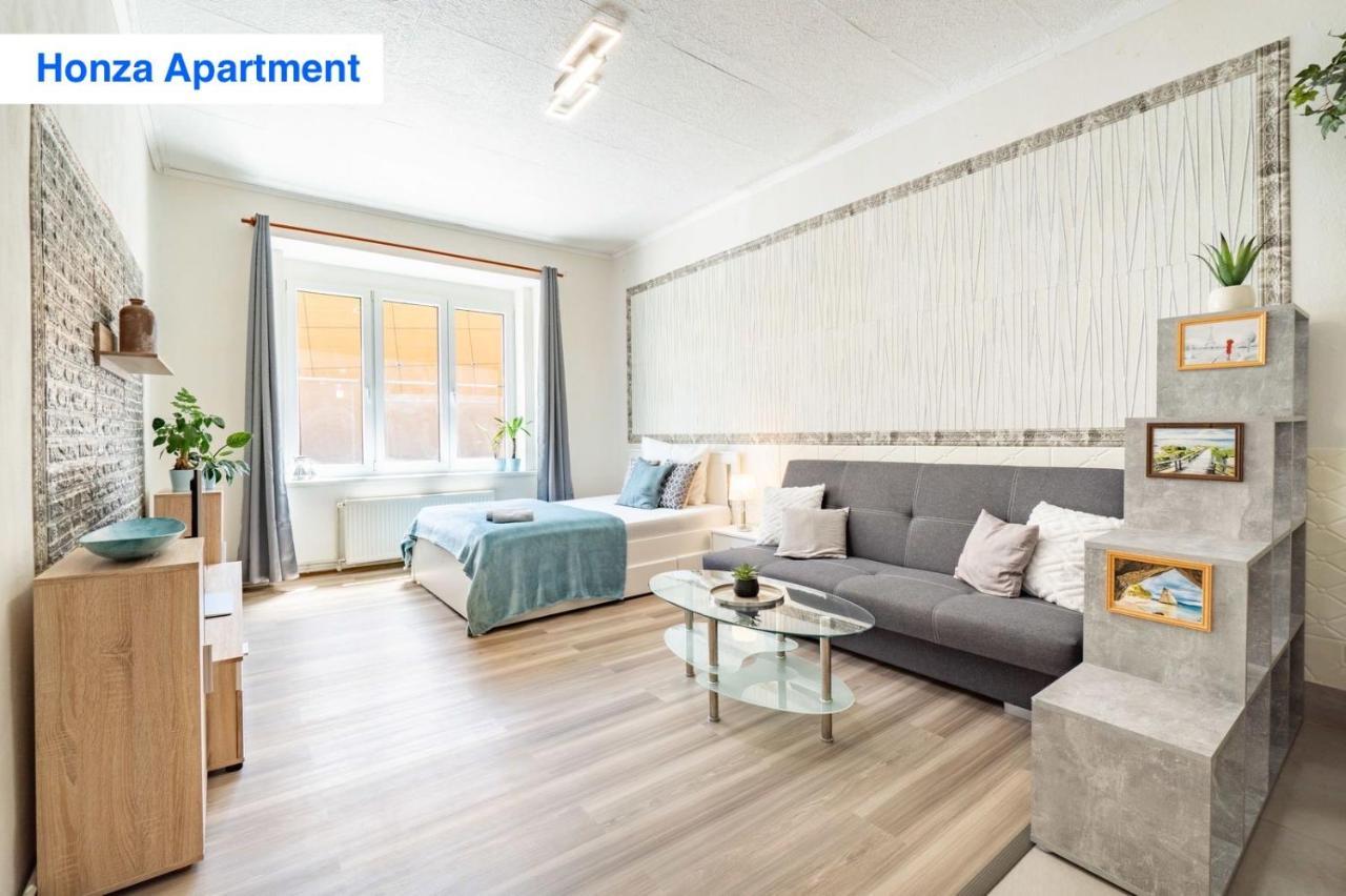 O2 Arena - Honza Apartment