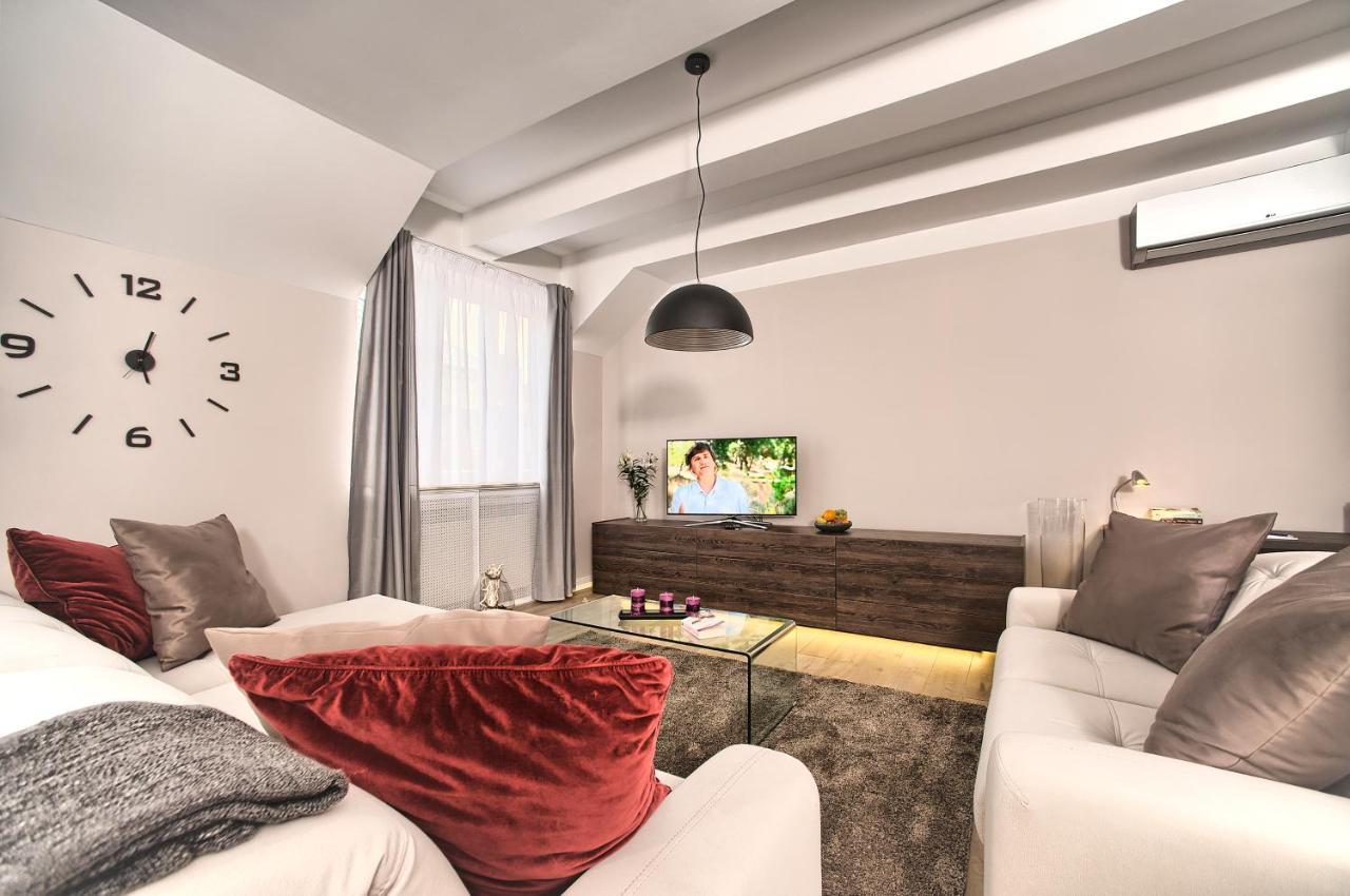 Exclusive 2 Bedroom Old Town - 2 Baths, Balcony And View - By *