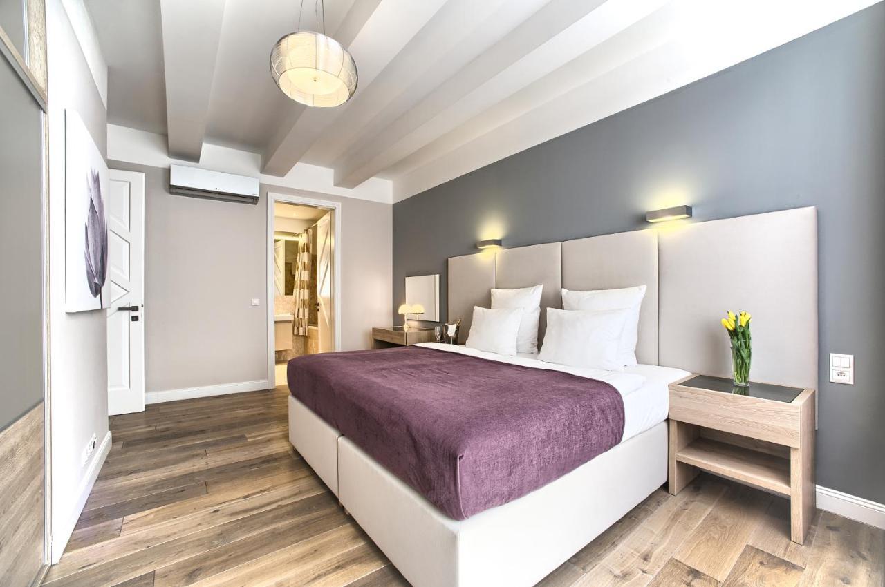Apartment Exclusive 2 Bedroom Old Town - 2 Baths, Balcony And View - By Prag