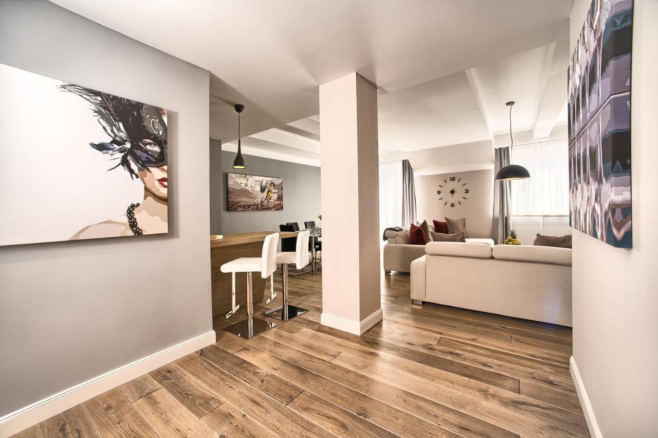 Exclusive 2 Bedroom Old Town - 2 Baths, Balcony And View - By Prag