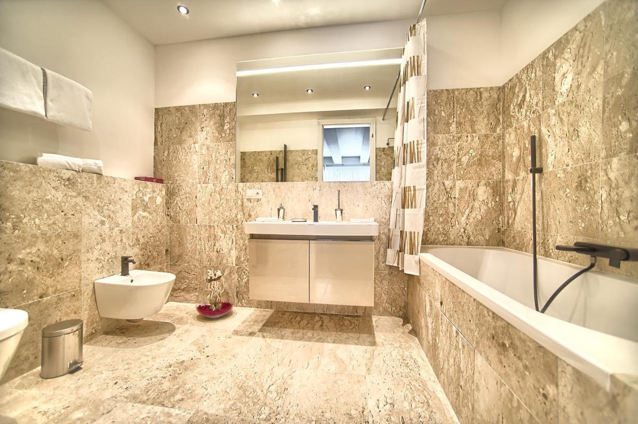 Apartment Exclusive 2 Bedroom Old Town - 2 Baths, Balcony And View - By