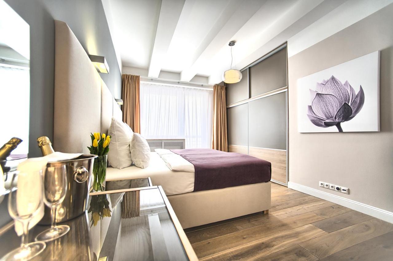 Exclusive 2 Bedroom Old Town - 2 Baths, Balcony And View - By Apartment *