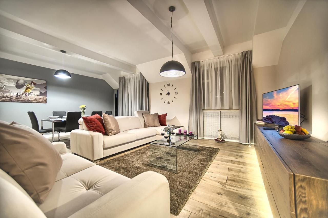 Apartment Exclusive 2 Bedroom Old Town - 2 Baths, Balcony And View - By