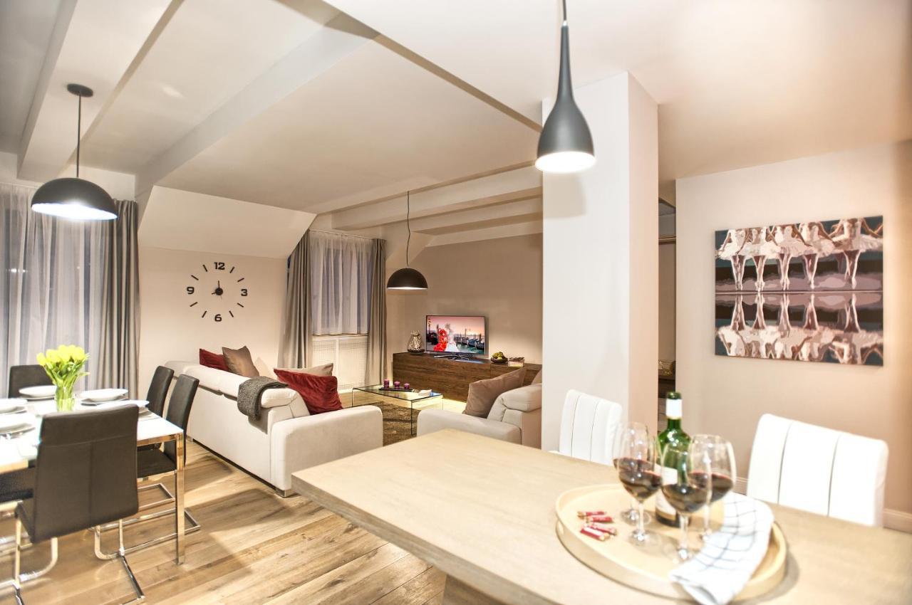 Exclusive 2 Bedroom Old Town - 2 Baths, Balcony And View - By Prag