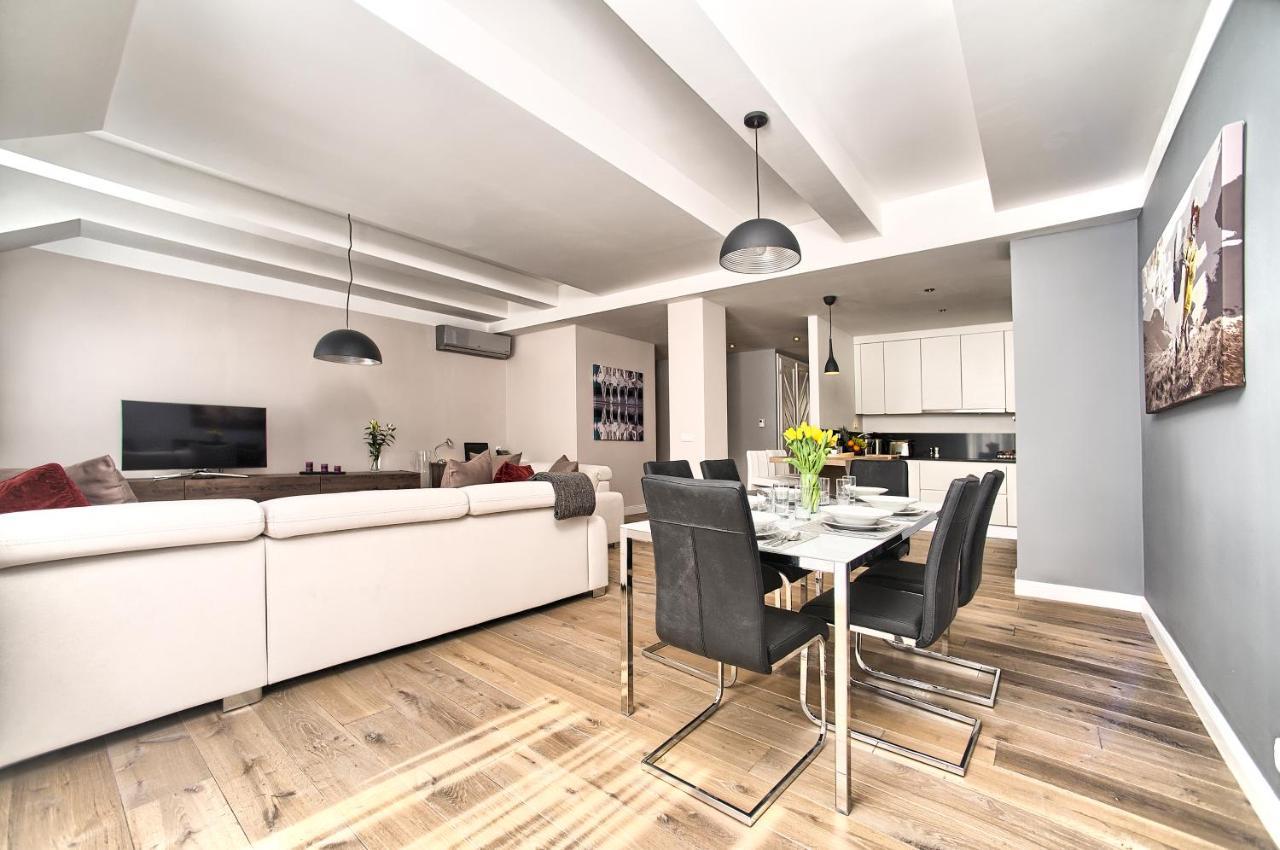 Exclusive 2 Bedroom Old Town - 2 Baths, Balcony And View - By * Prag