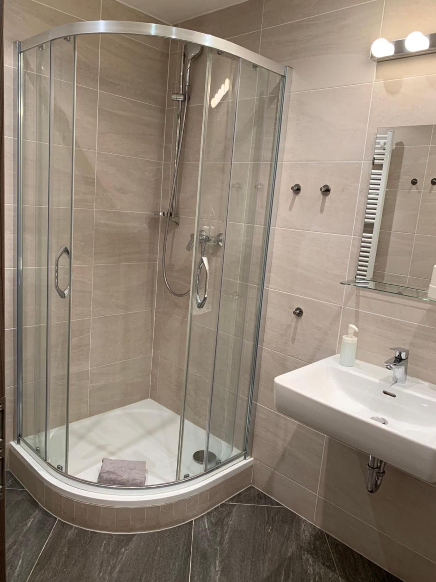 Apartment In Garden Towers Prag