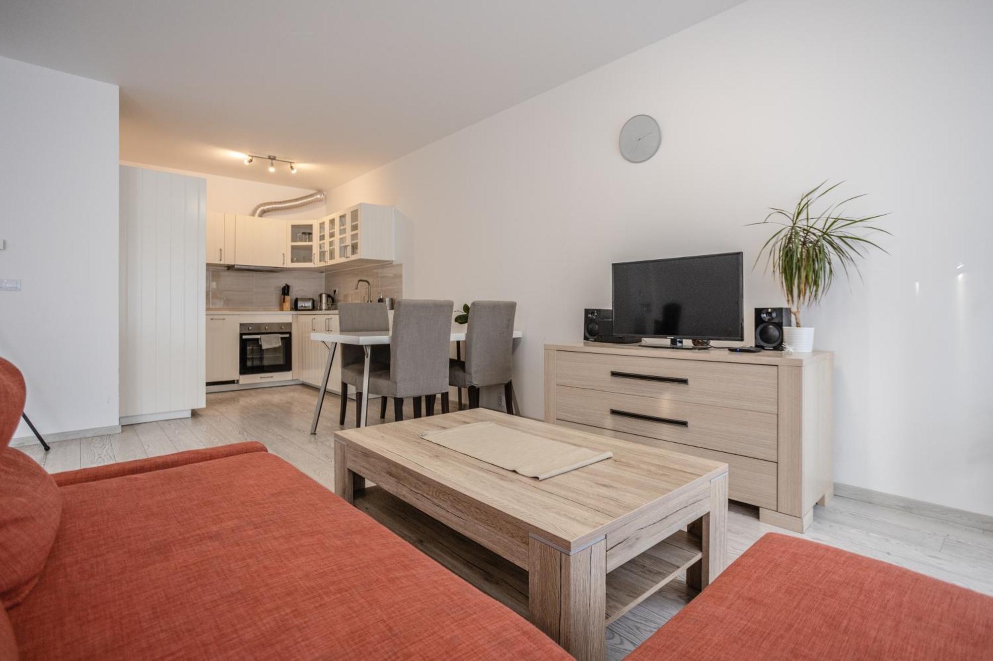 Spacious Terrace With Free Private Parking *