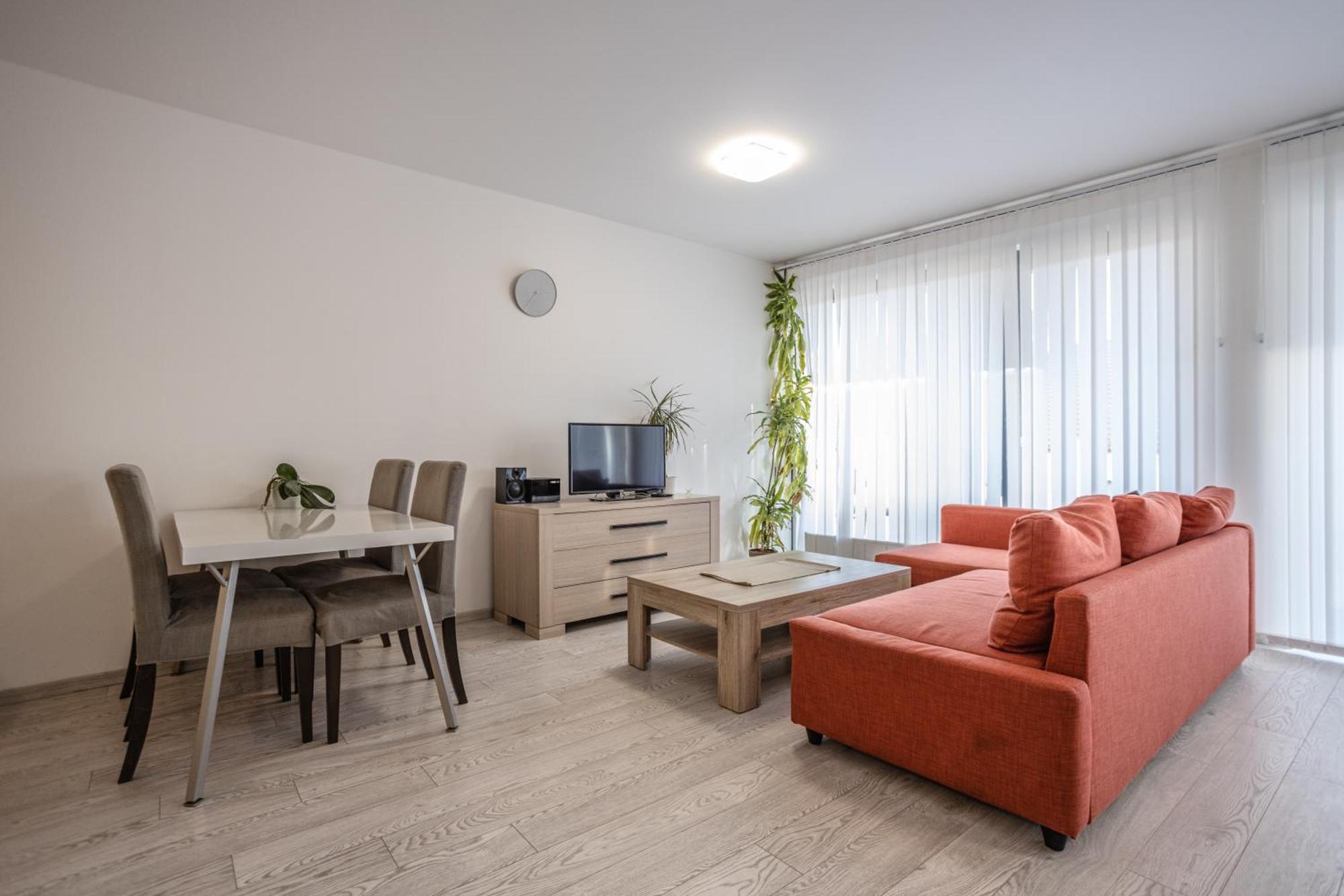 Spacious Terrace With Free Private Parking