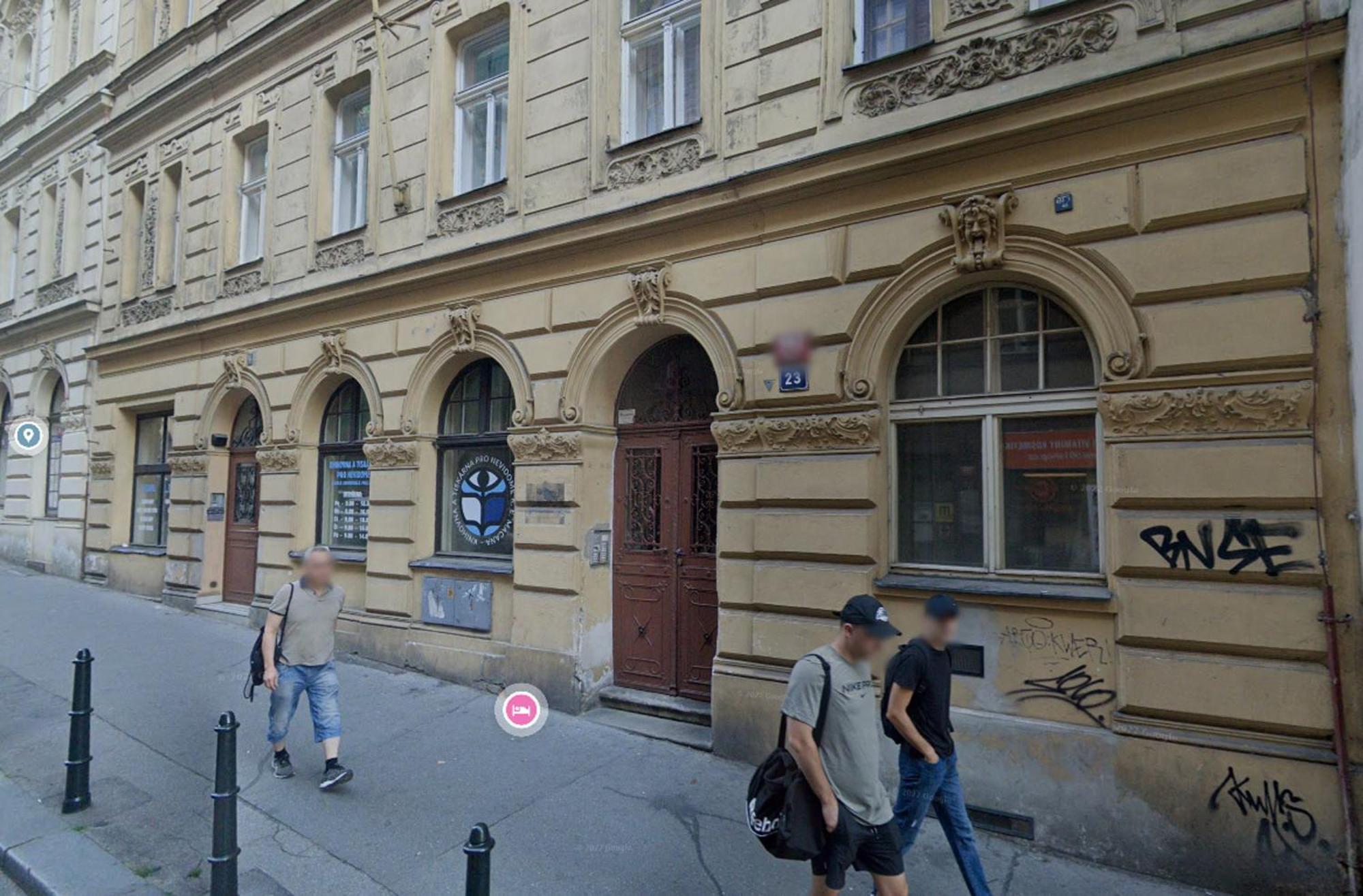 4 Bedrooms 130m2 At The Main Square Apartment Prag