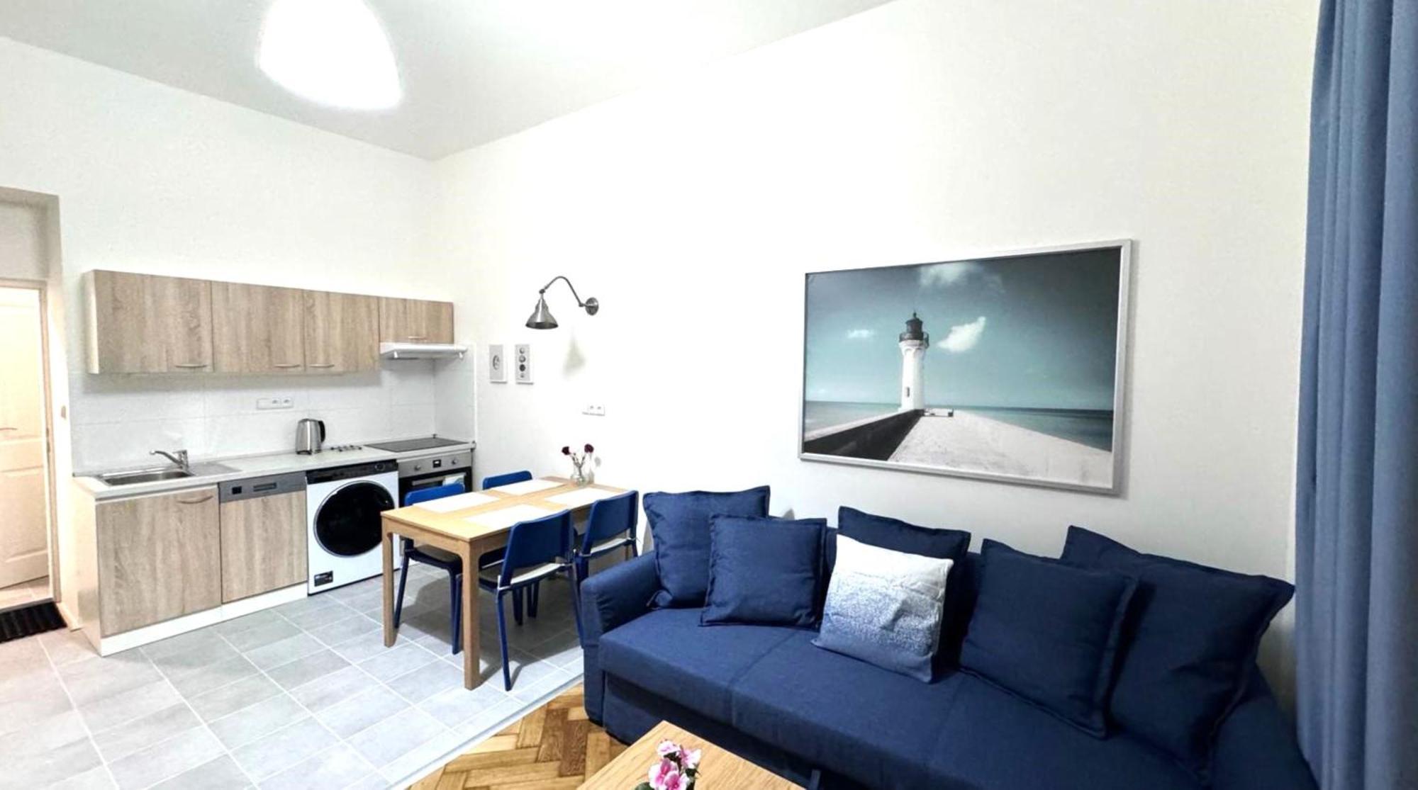 Side Street Apartment *