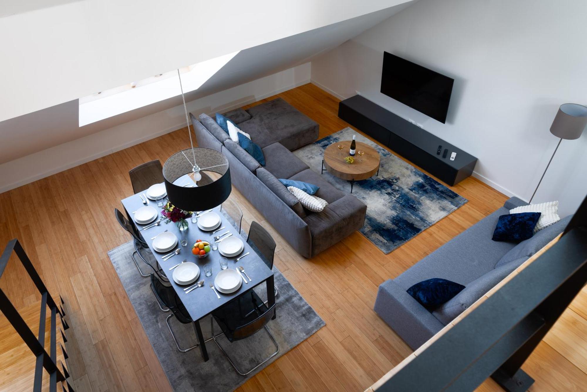 Spacious Near The River * Prag