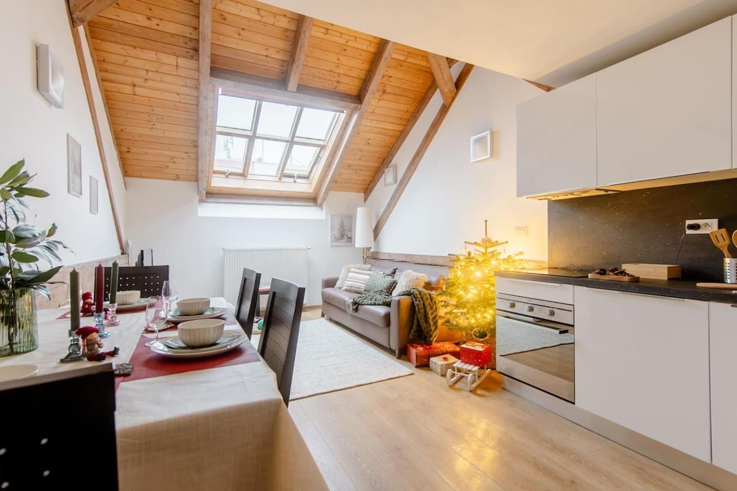 Place Of Grace - 50 Meters From Dancing House Apartment Prag