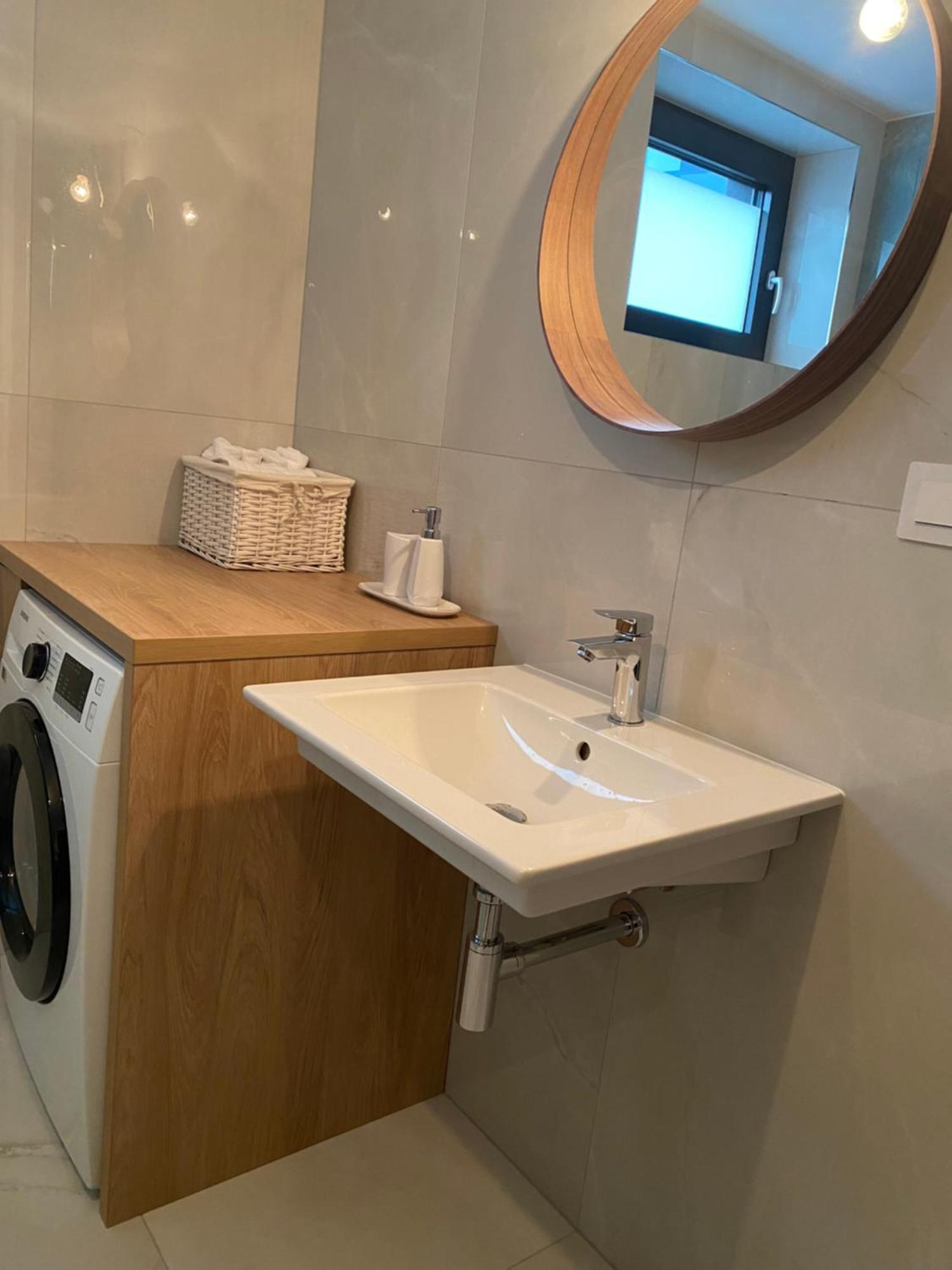 Apartment S Terasou, V Novostavbe Prag