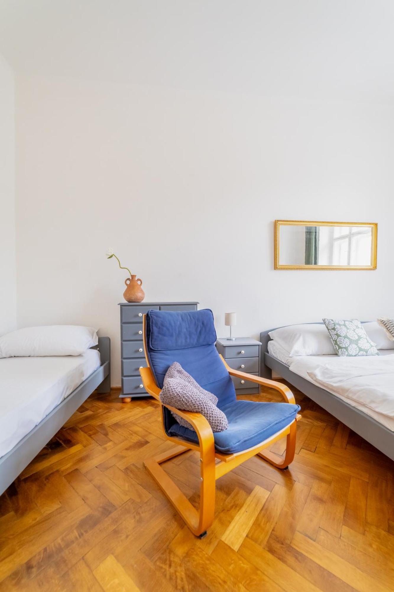 Vintage Vogue By Rentez Apartment Prague