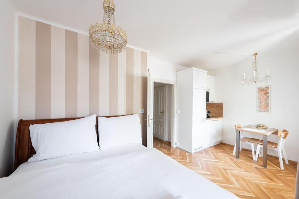 Little Chateau Apartment *