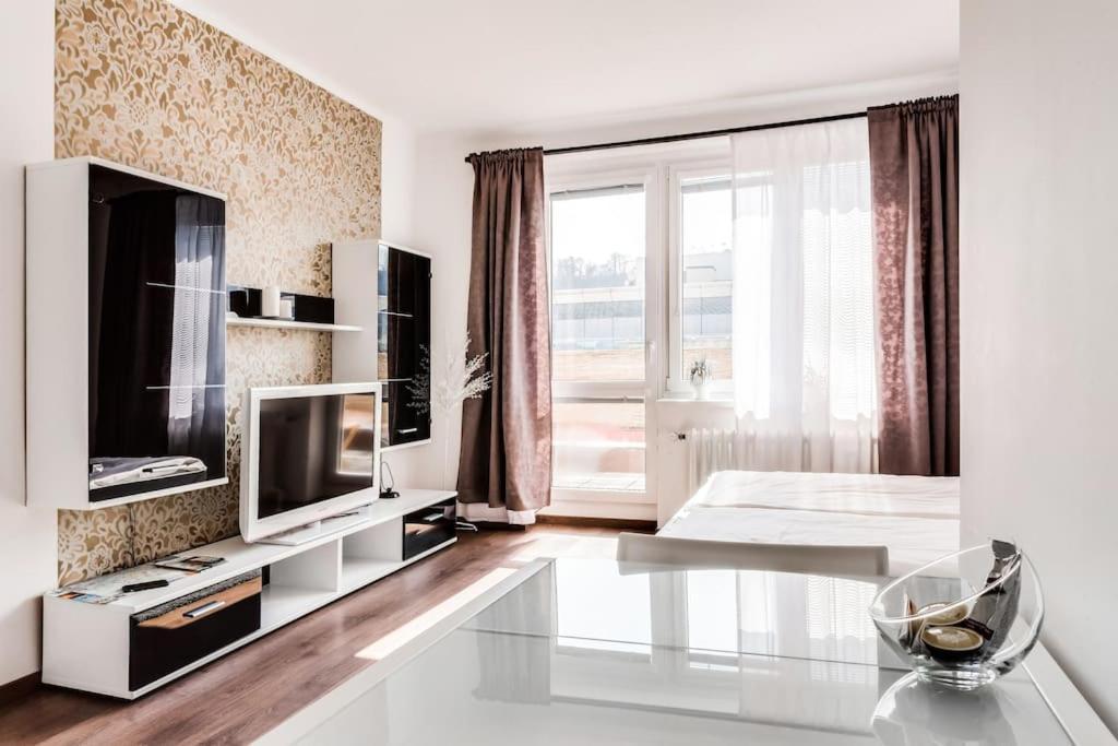 Floor With Terrace Apartment *