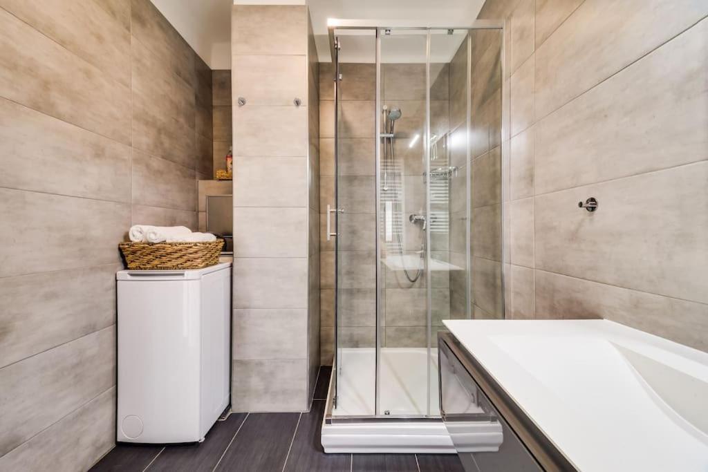 Floor With Terrace Apartment *