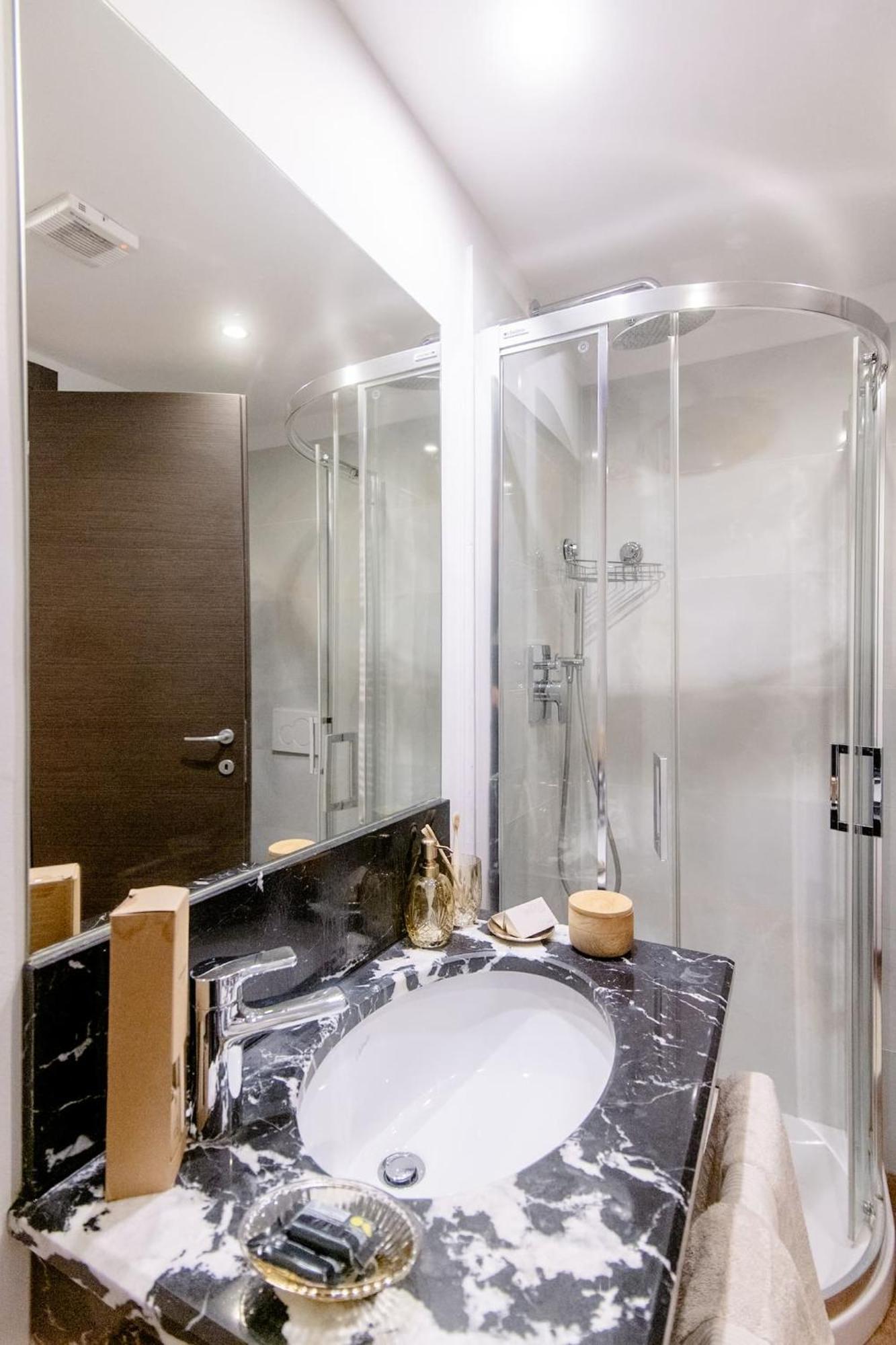 Apartment Place Of Grace - 50 Meters From Dancing House
