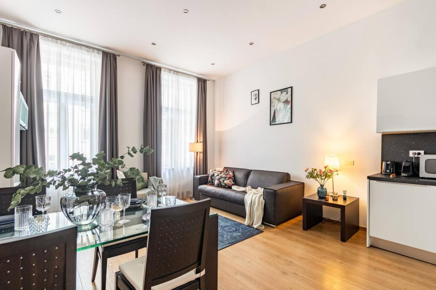 Place Of Grace - 50 Meters From Dancing House Apartment *