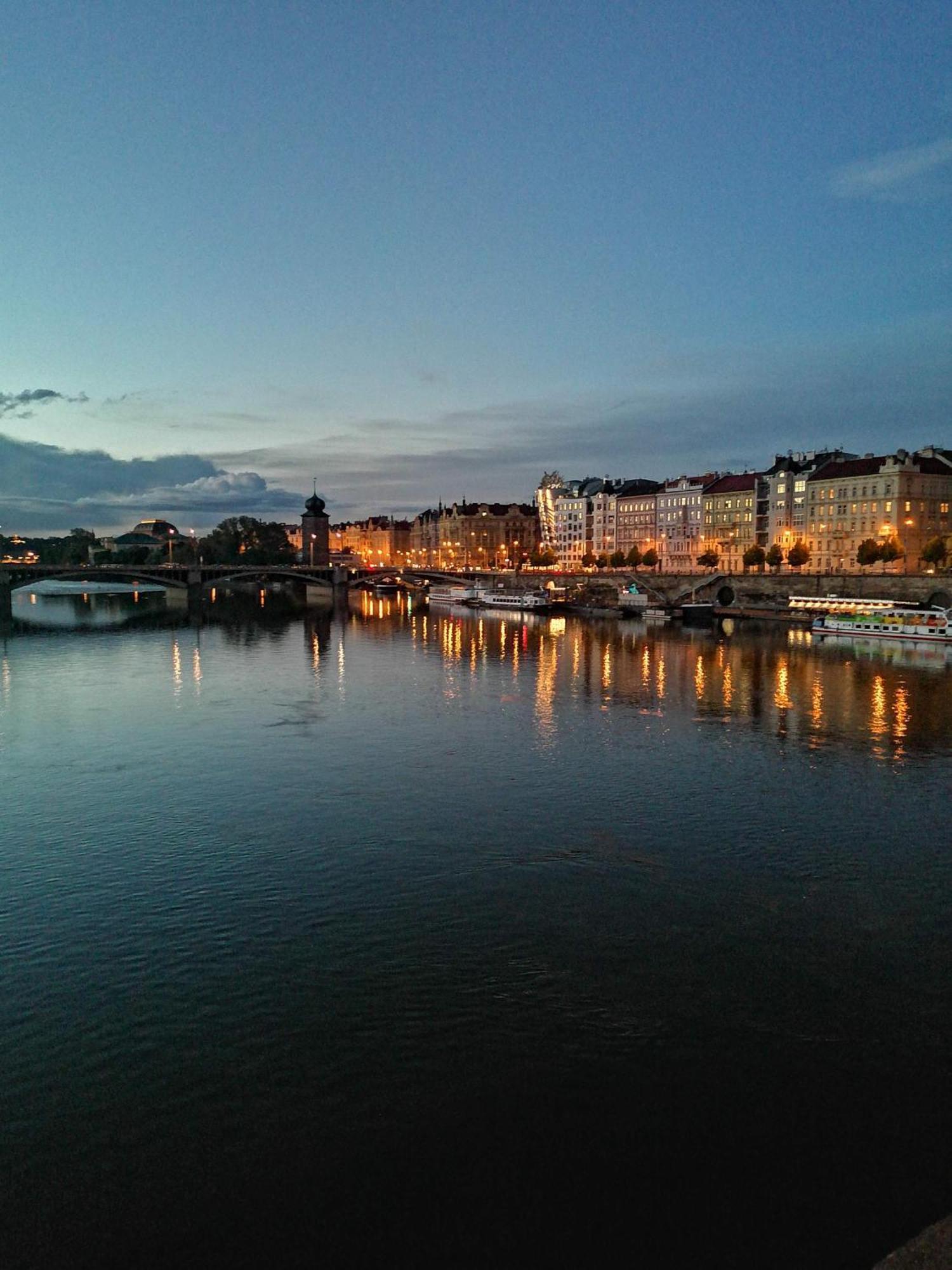 Apartment Valentinka Minutes Away From Charles Bridge *