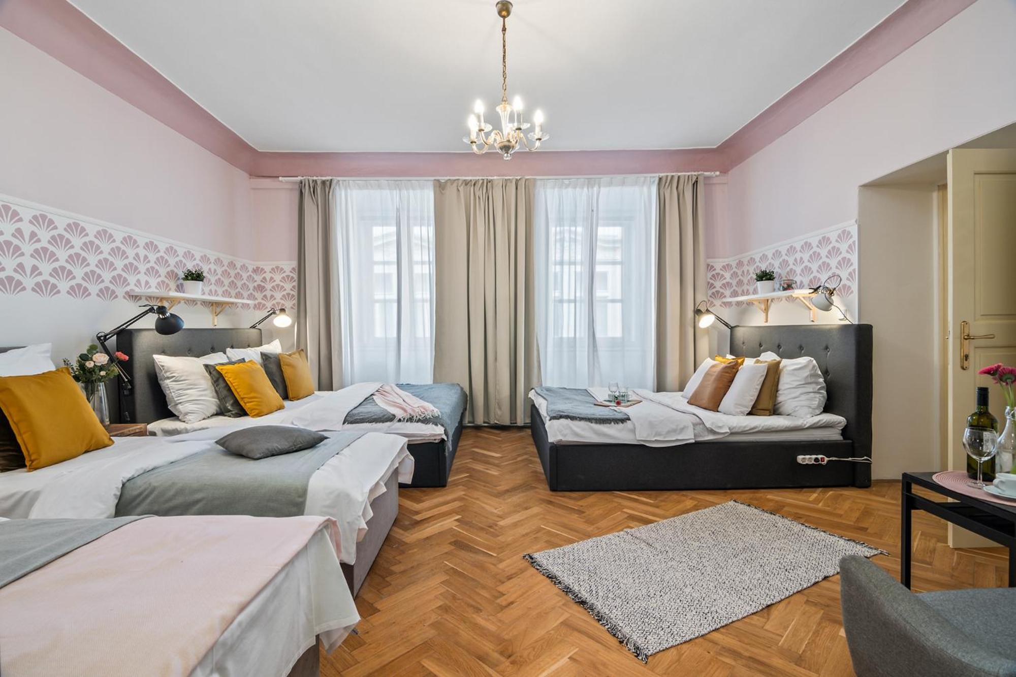 Charles Bridge Historical Apts By Michal&friends Prag
