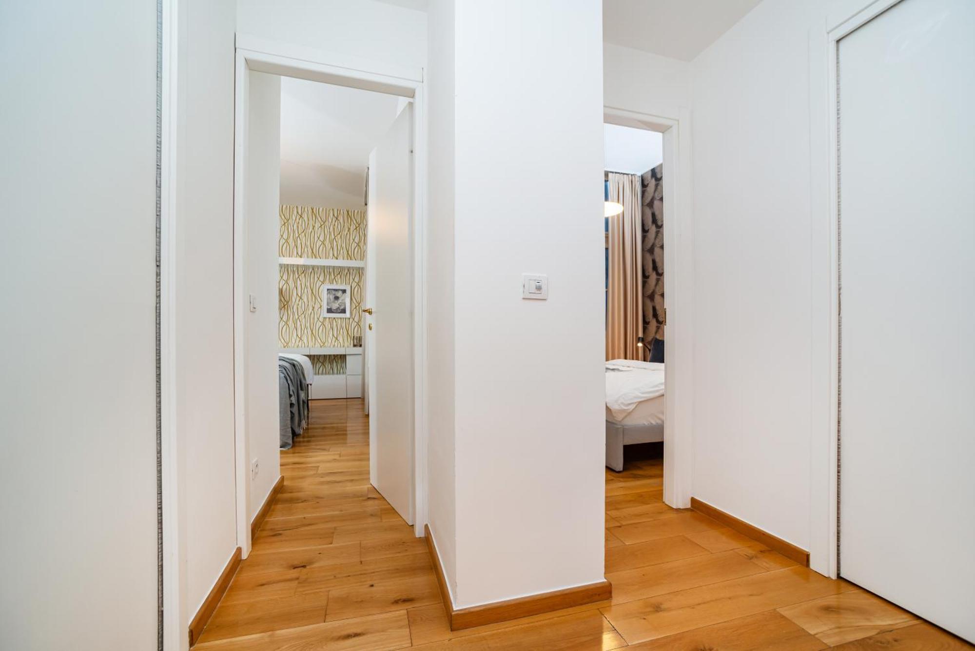 Large And Stylish In * Prag