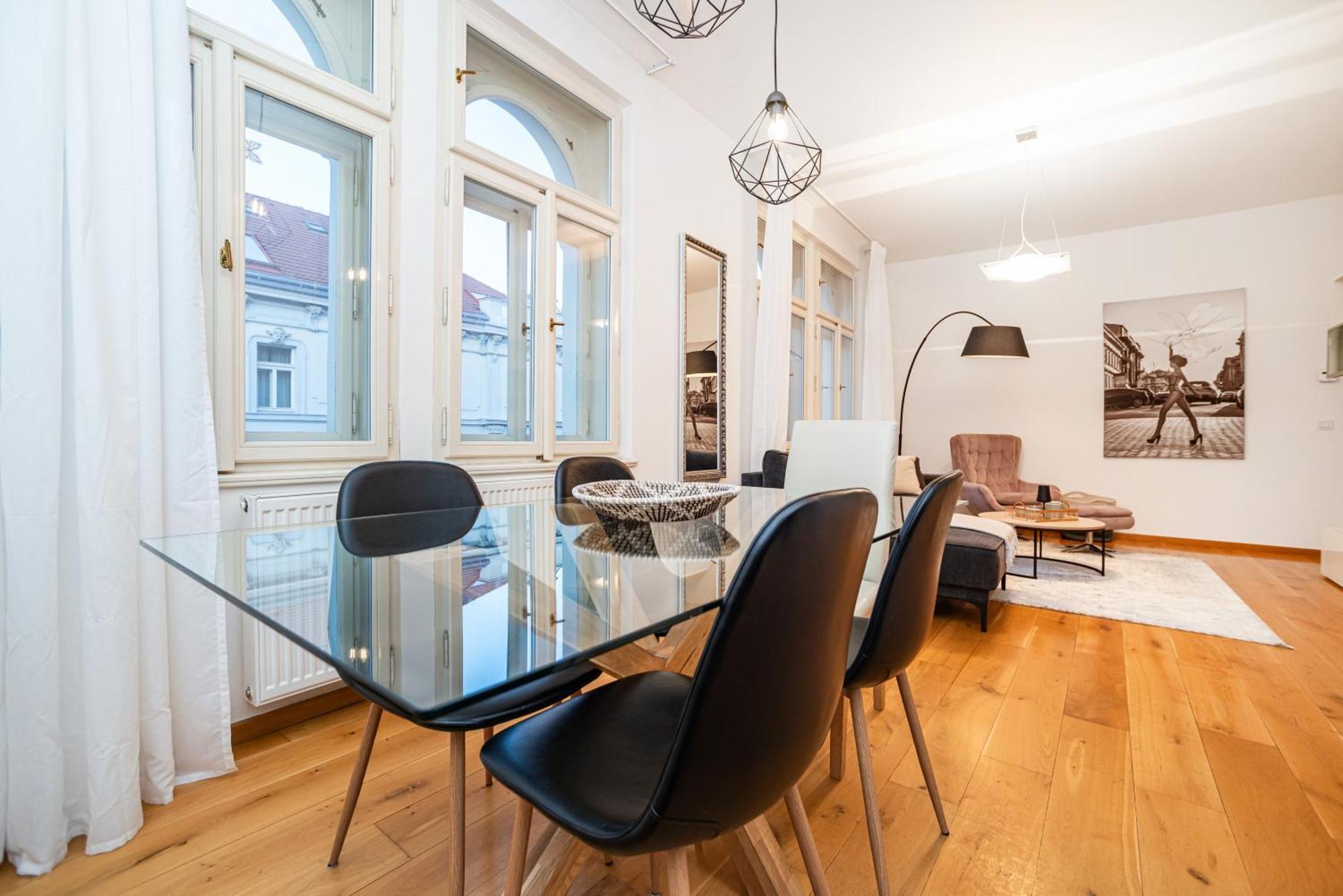 Large And Stylish In Prag