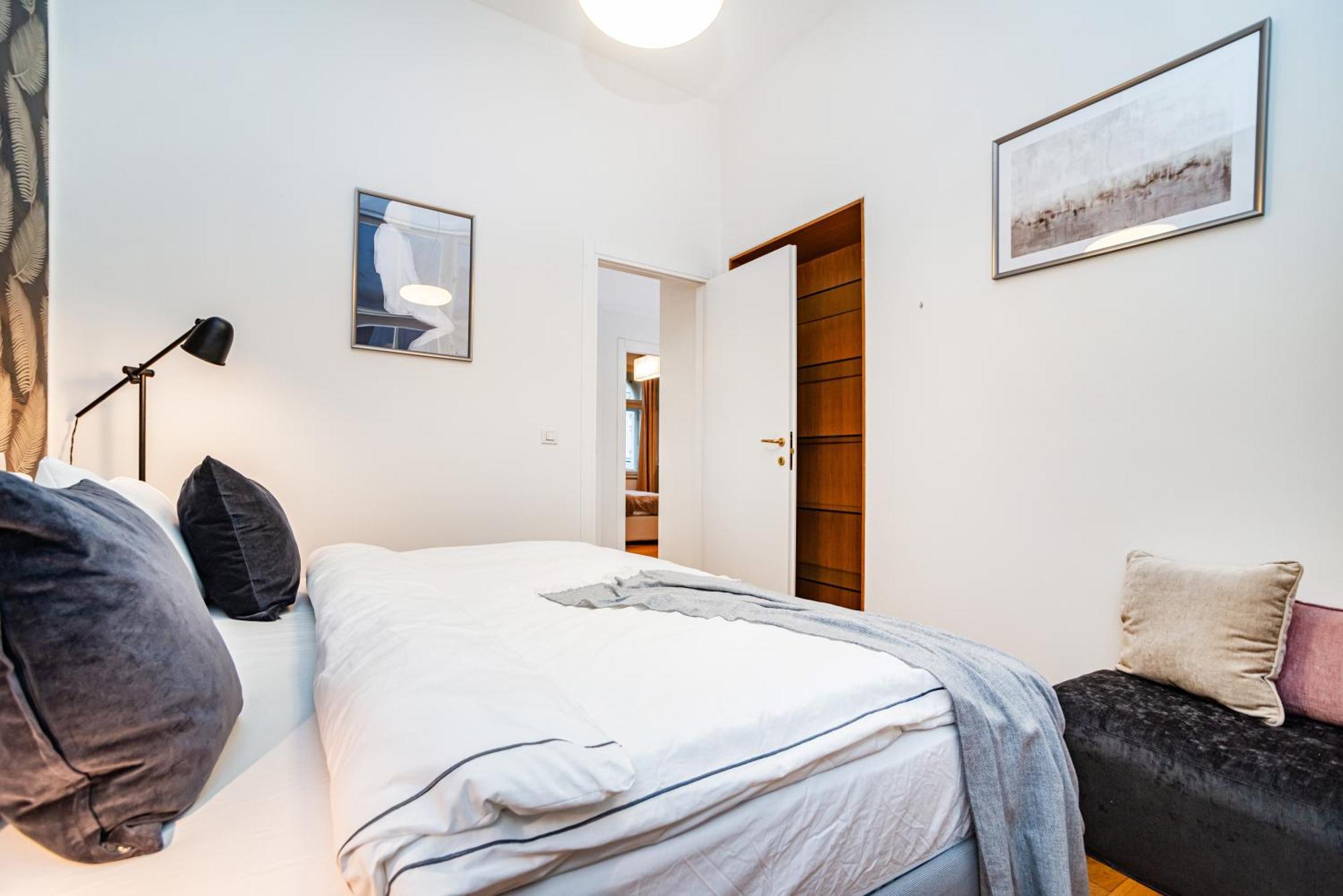 Large And Stylish In Apartment Prag