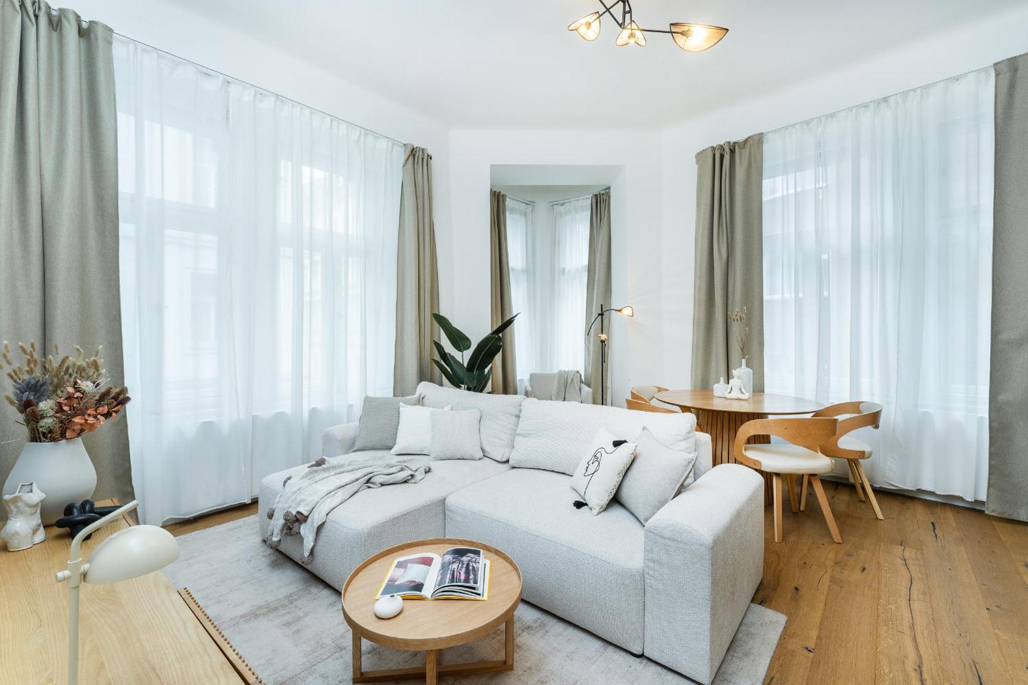 Cozy Wenceslas Square 700m Apartment, Lägenhet Prag