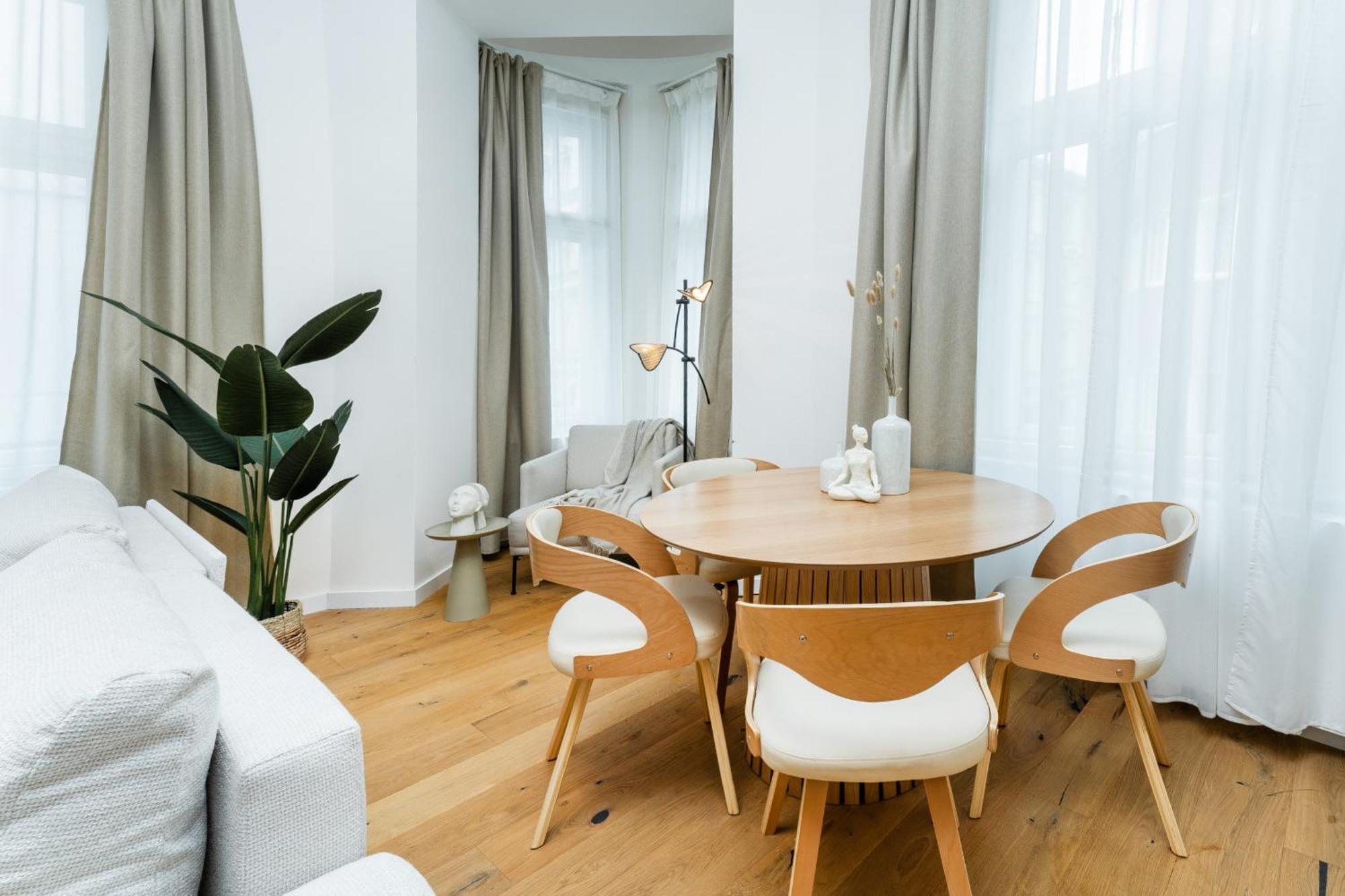 Cozy Wenceslas Square 700m Apartment, Lägenhet *