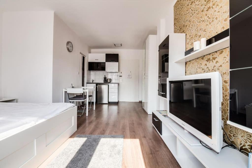 Floor With Terrace Apartment