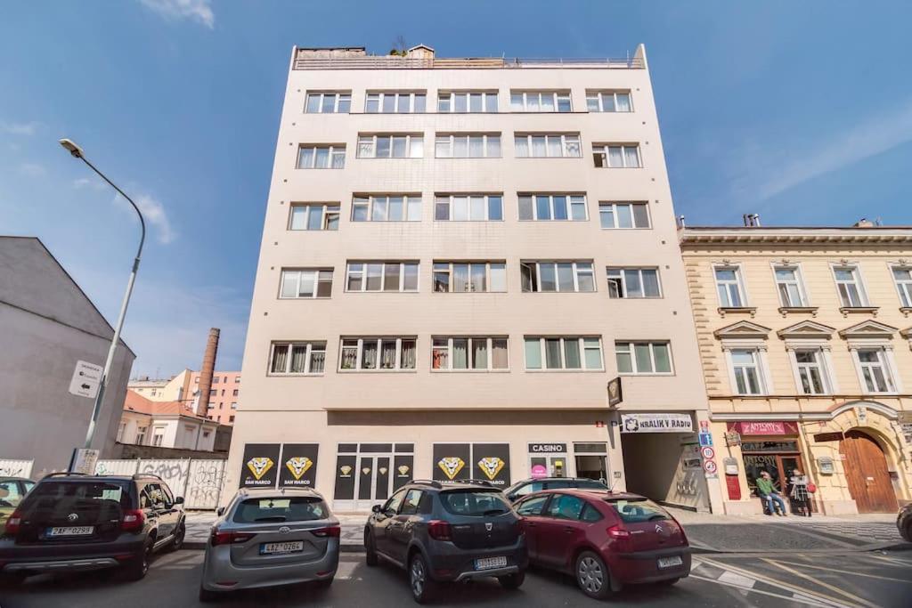 Floor With Terrace Apartment *