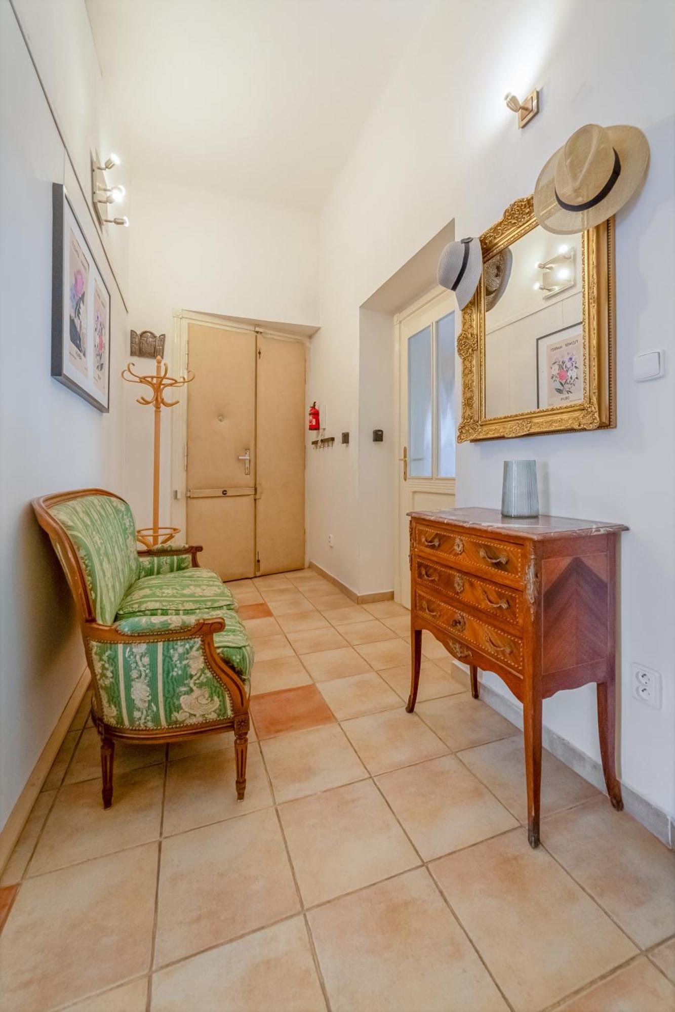 Vintage Vogue By Rentez Apartment *