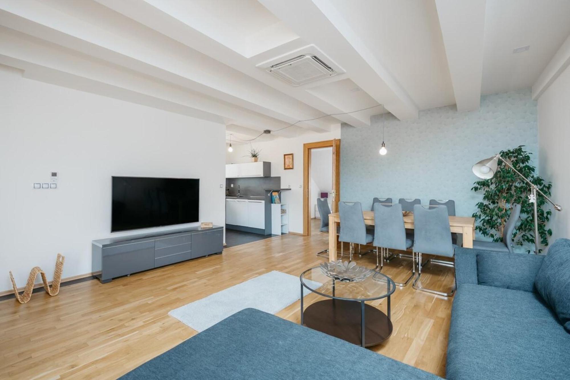 Eli Spacious With Old Town View, Parking & Ac *