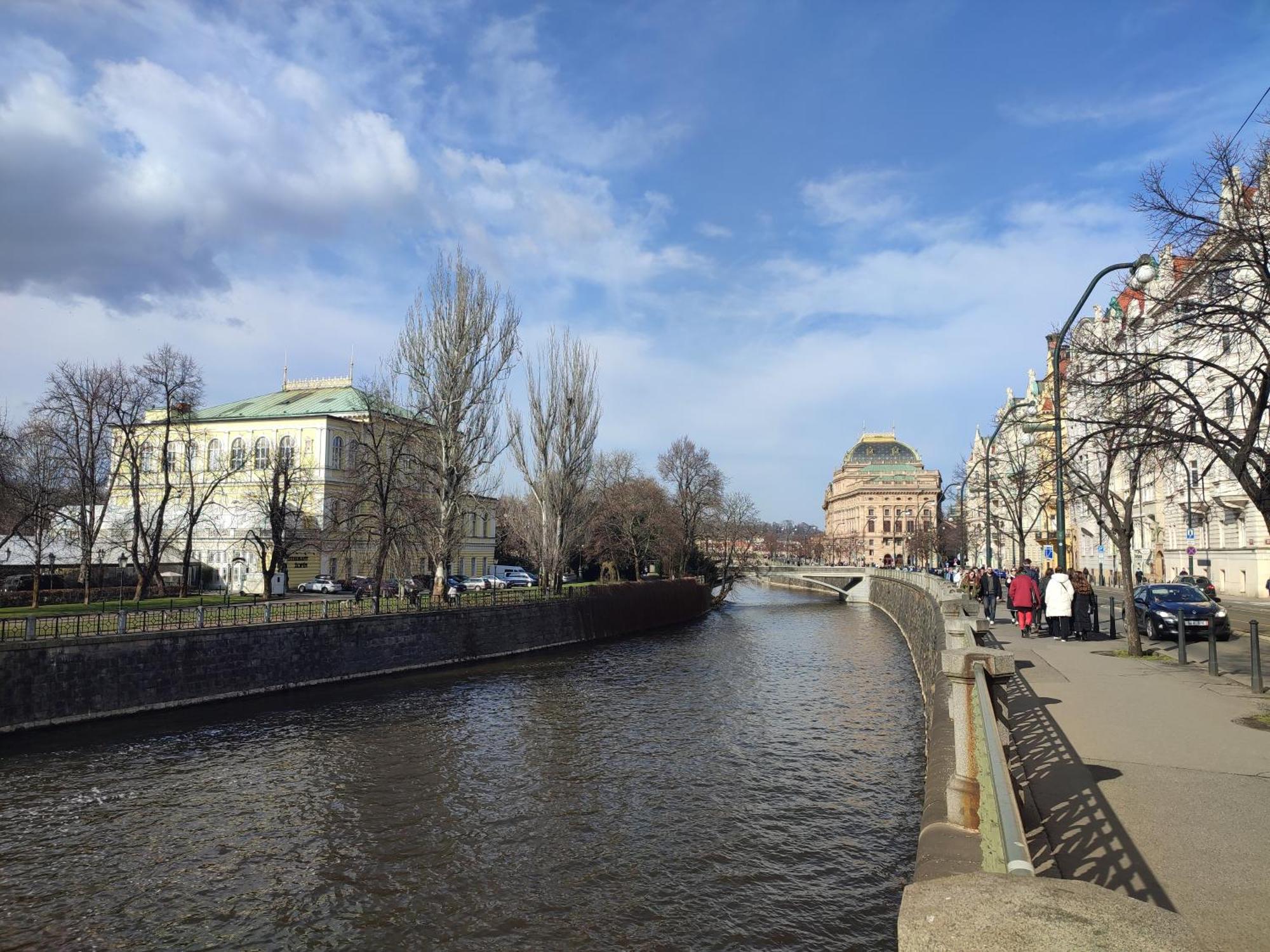 Lägenhet River View Manes