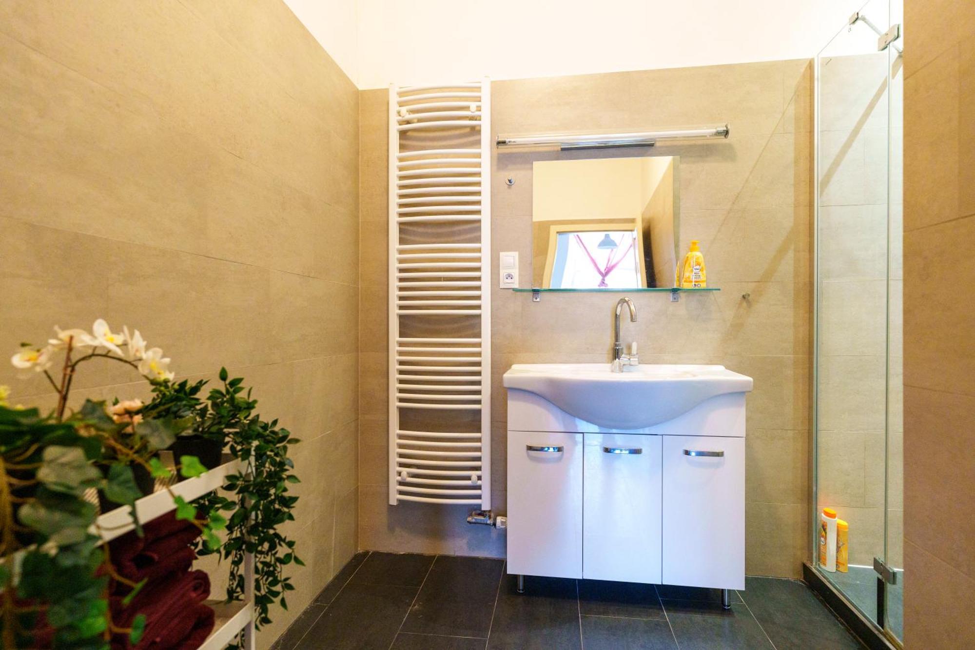 - New Open! * Prague