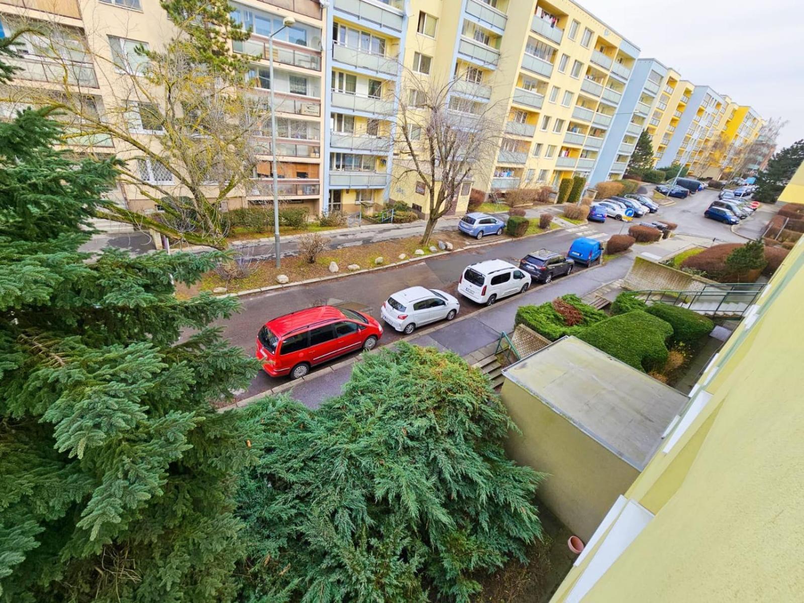 Family For 6, 10mins To Centre, Free Parking, Quiet Location, New Furniture, Balcony Apartment *