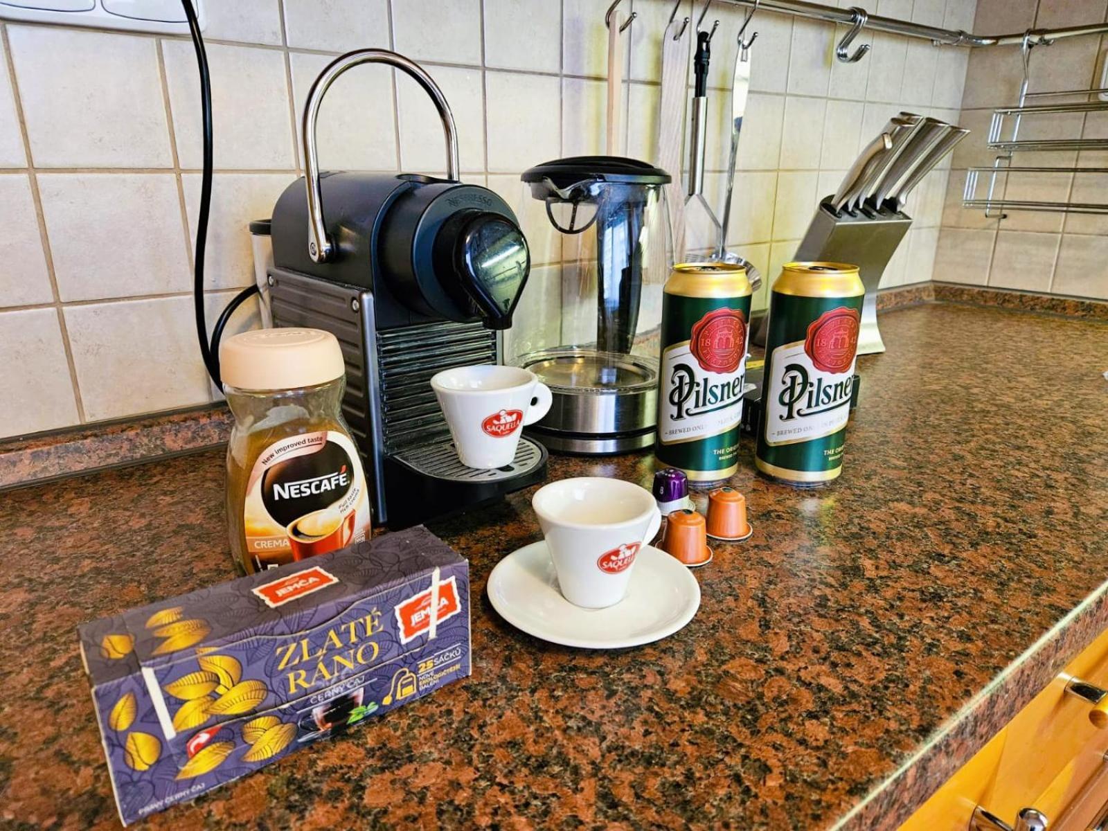 Family For 6, 10mins To Centre, Free Parking, Quiet Location, New Furniture, Balcony *